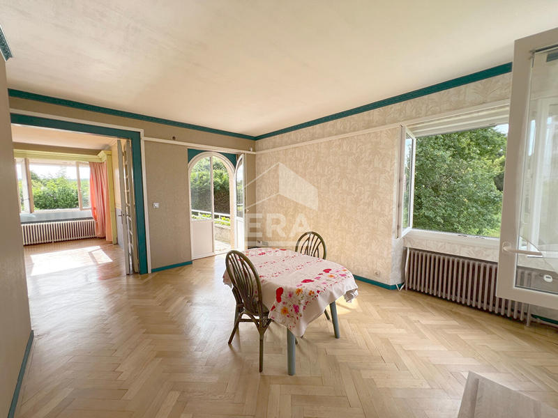 Maison - 216 m² - 9 pièces