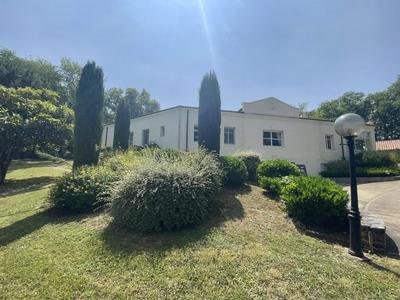 Maison en pierre - 247 m² - 8 pièces