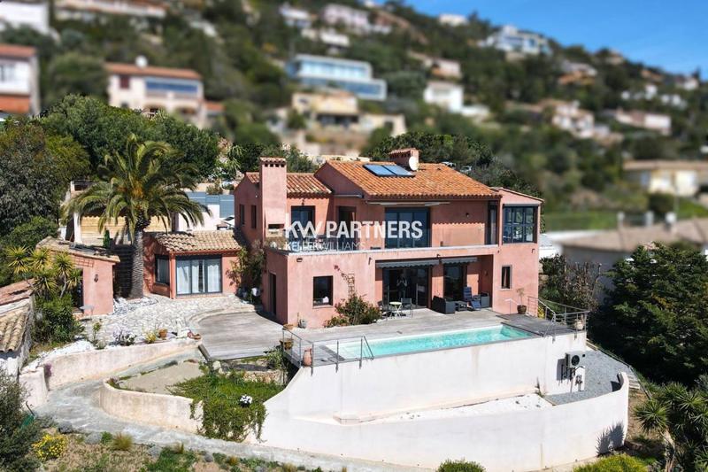 Propriété - 215 m² - 7 pièces