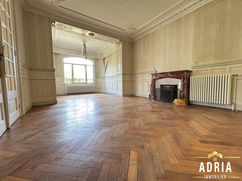 Maison - 323 m² - 10 pièces