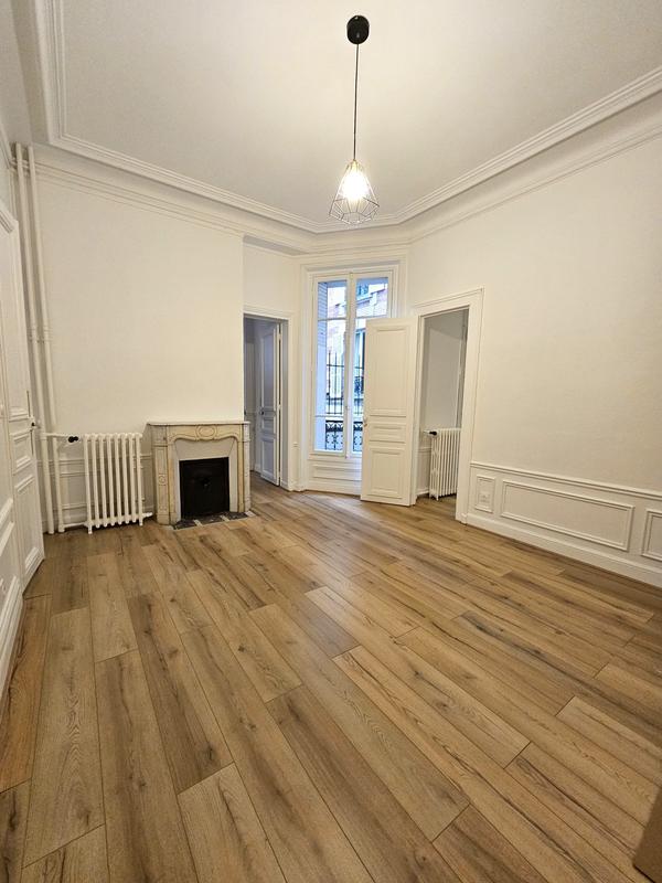 Bureau - 95 m² - 5 pièces