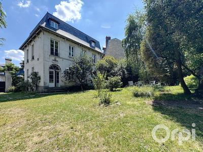 Demeure - 175 m² - 6 pièces