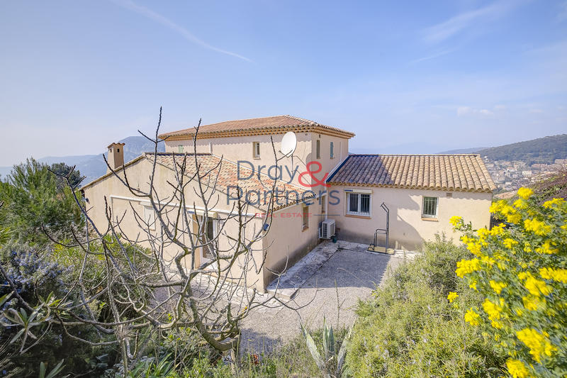 Villa - 220 m² - 6 pièces