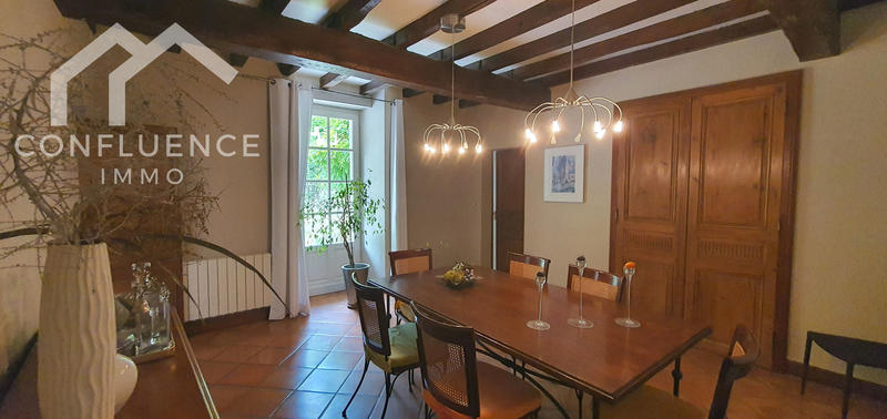 Demeure - 270 m² - 9 pièces