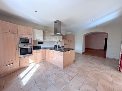 Appartement - 180 m² - 5 pièces