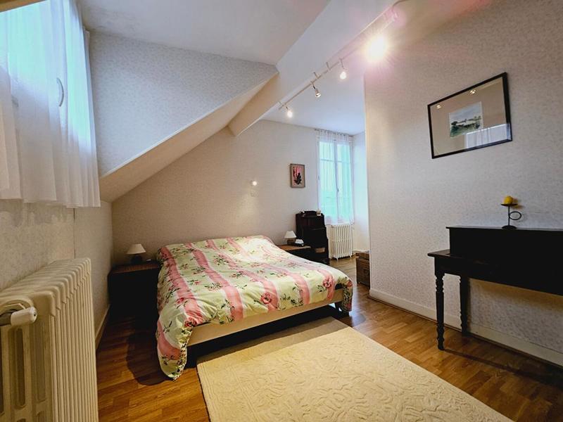 Maison - 229 m² - 9 pièces