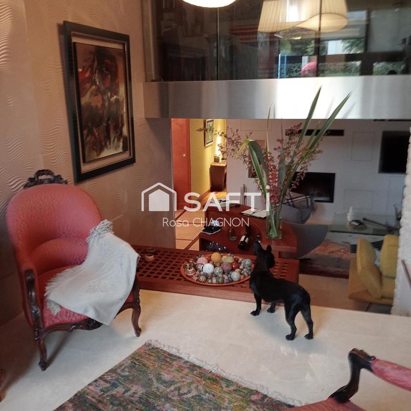 Maison - 220 m² - 7 pièces