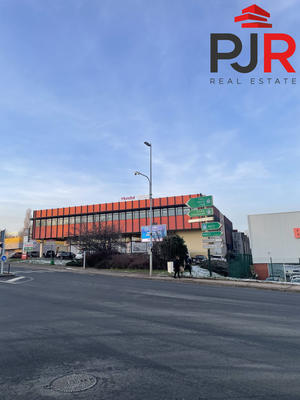 Local commercial - 2 400 m²