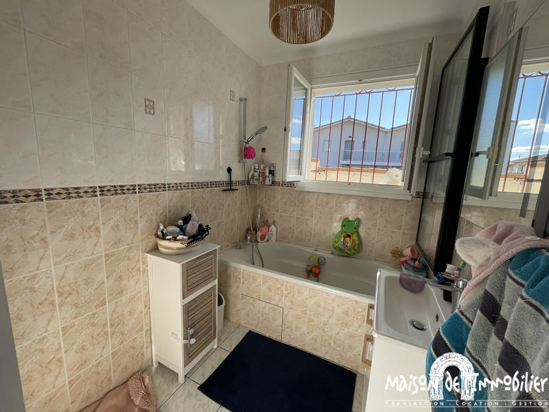 Maison - 99 m² - 5 pièces