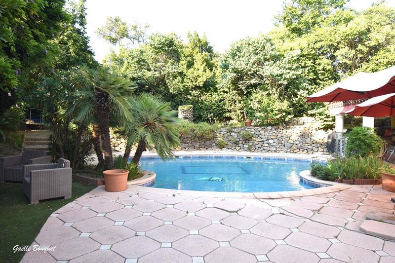 Maison - 300 m² - 9 pièces