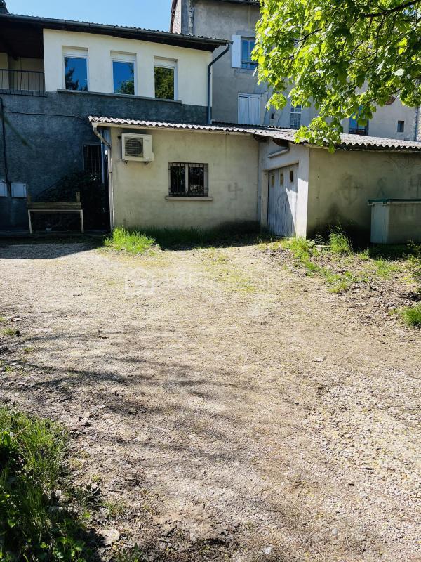 Local commercial - 125 m² - 3 pièces