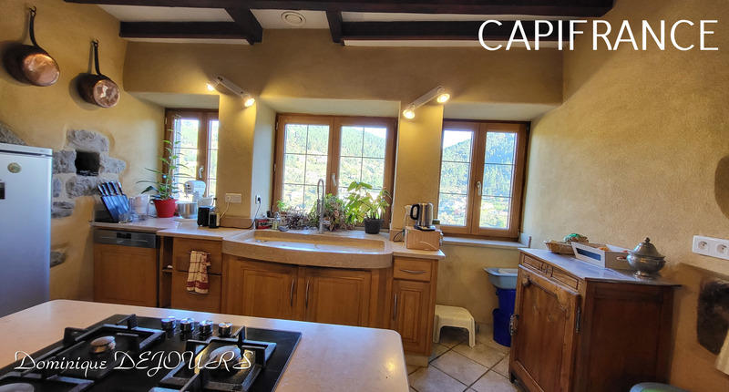 Maison - 285 m² - 10 pièces