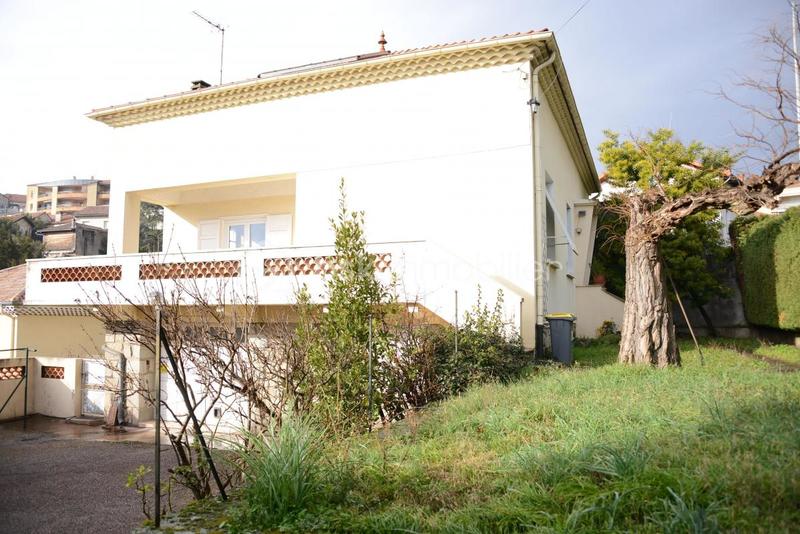 Maison - 206 m² - 6 pièces