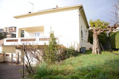 Maison - 206 m² - 6 pièces