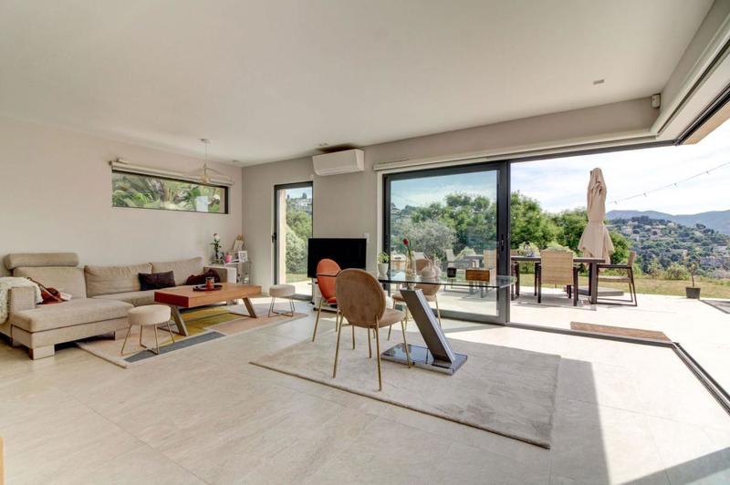 Maison - 180 m² - 5 pièces