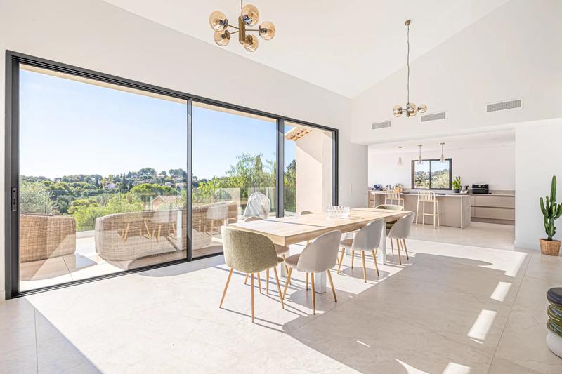 Maison - 375 m² - 10 pièces