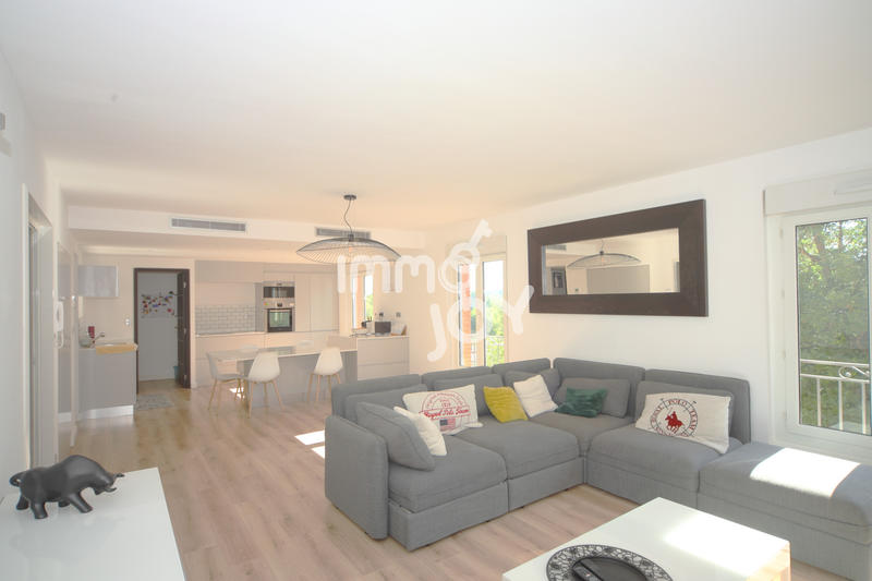 Maison - 319 m² - 13 pièces