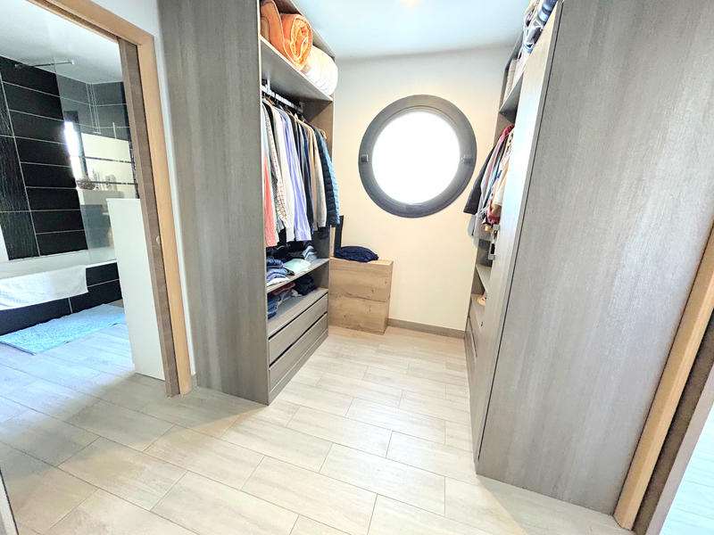 Maison - 208 m² - 9 pièces