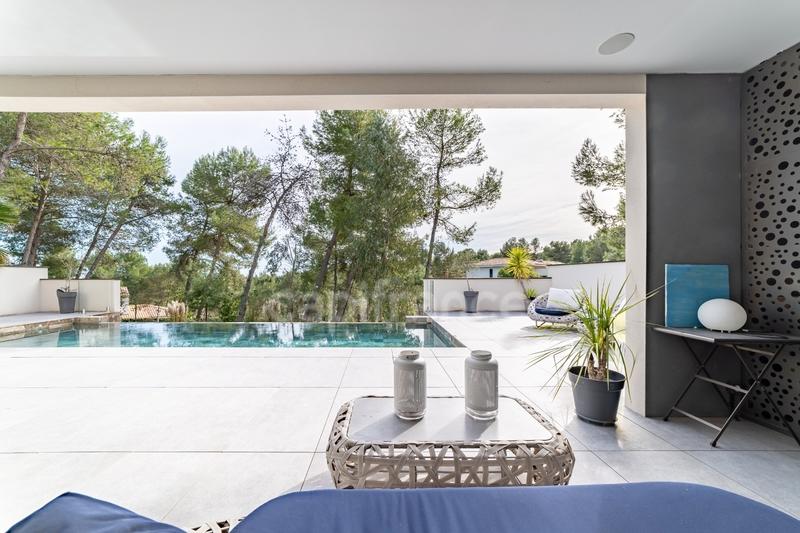 Maison - 400 m² - 12 pièces