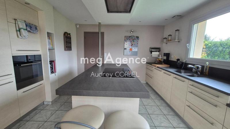 Maison - 192 m² - 9 pièces