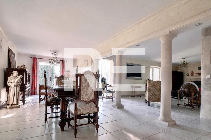 Propriété - 278 m² - 7 pièces