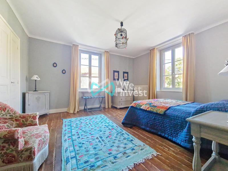 Maison - 445 m² - 7 pièces