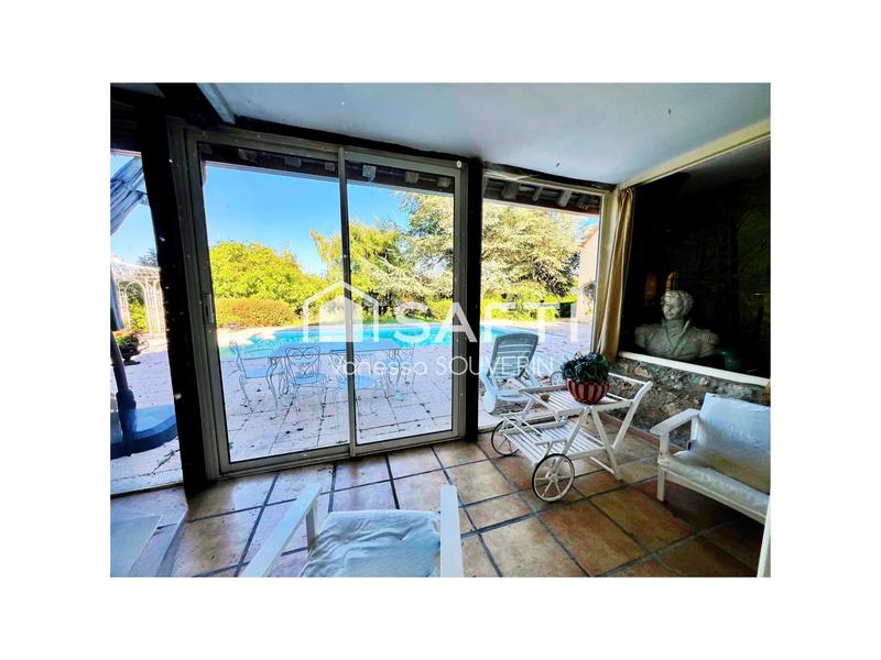 Maison - 277 m² - 8 pièces