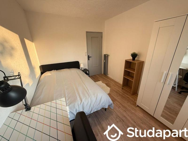 Chambre - 12 m² - 1 pièce