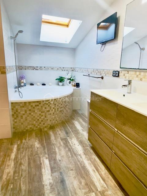 Maison - 257 m² - 9 pièces