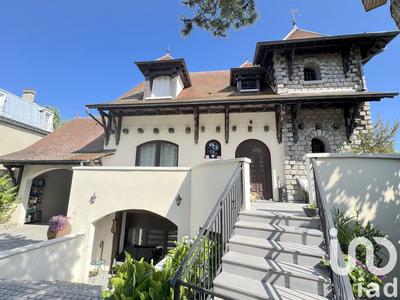 Maison - 200 m² - 8 pièces