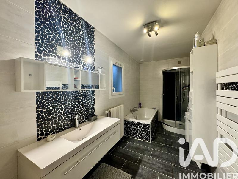 Maison - 198 m² - 7 pièces