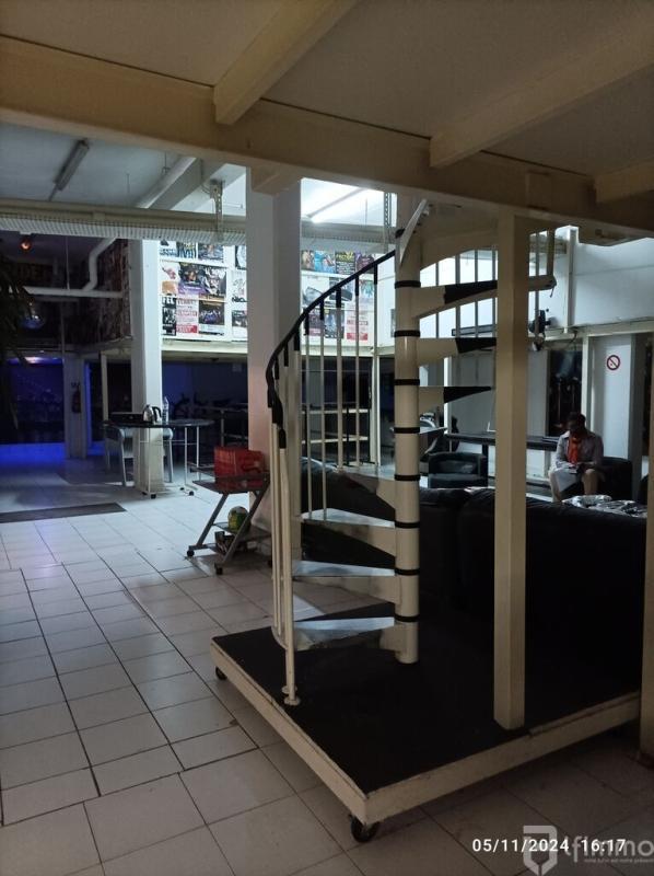 Bureau - 588 m² - 10 pièces