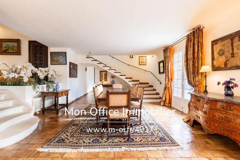 Maison - 630 m² - 12 pièces