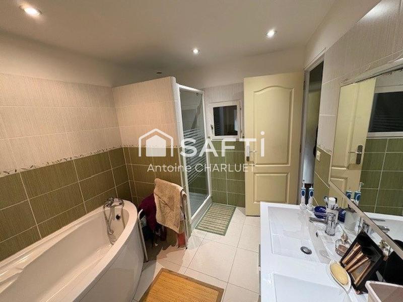 Maison - 238 m² - 6 pièces