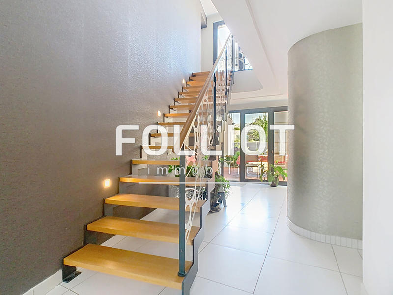 Maison - 224 m² - 8 pièces