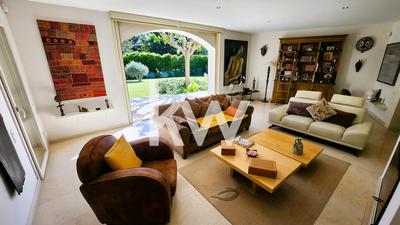 Maison - 247 m² - 9 pièces