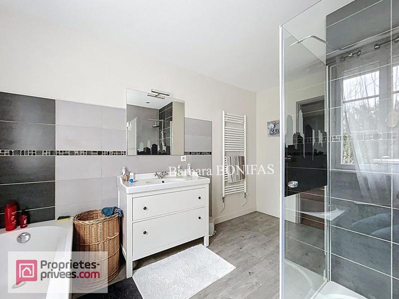 Maison - 227 m² - 8 pièces