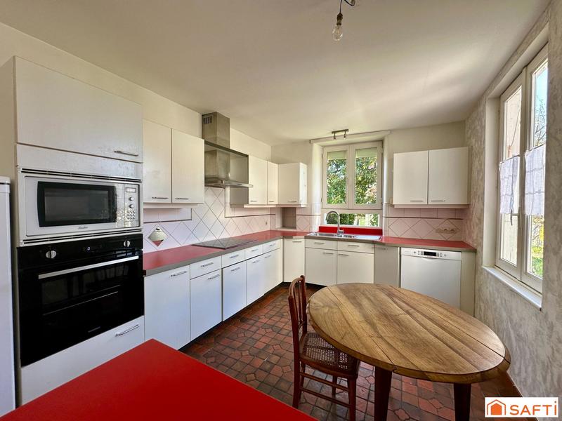 Maison - 247 m² - 10 pièces