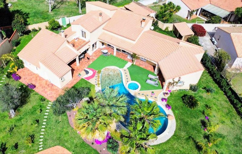 Villa - 297 m² - 8 pièces