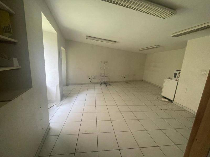 Local commercial - 210 m² - 10 pièces