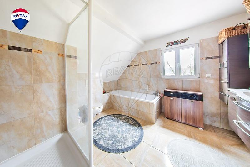 Maison - 142 m² - 7 pièces