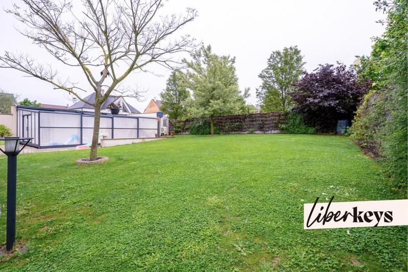 Maison - 210 m² - 7 pièces