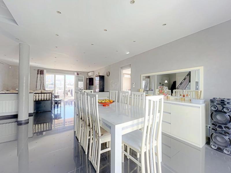 Villa - 185 m² - 8 pièces