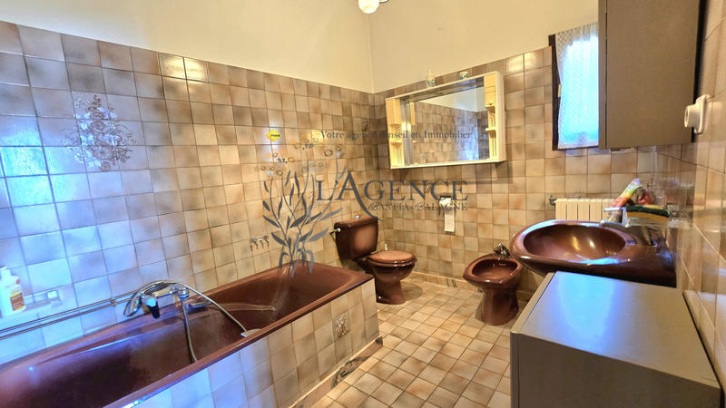 Maison - 210 m² - 6 pièces