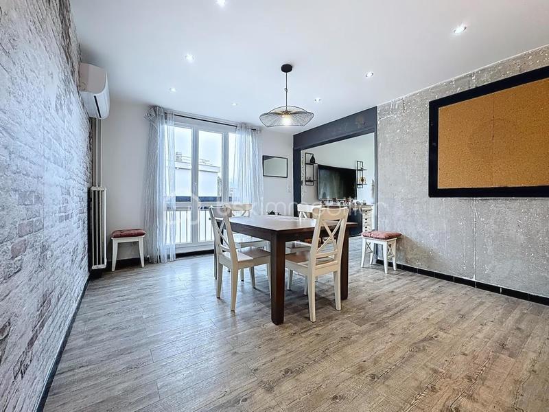 Appartement - 95 m² - 6 pièces