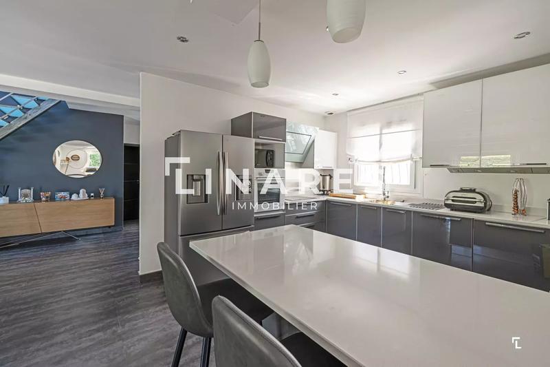 Villa - 220 m² - 6 pièces