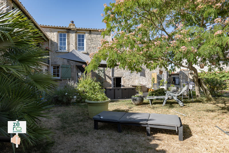 Maison - 208 m² - 8 pièces