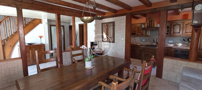 Maison - 200 m² - 6 pièces