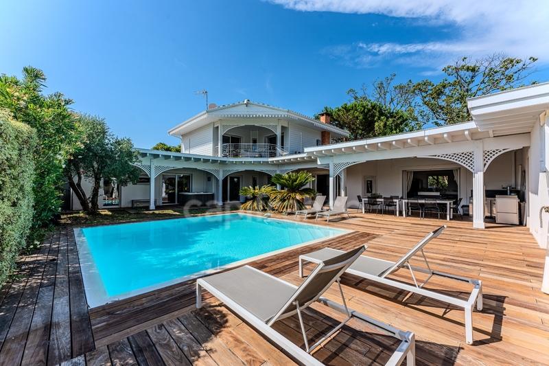 Maison d'architecte - 350 m² - 11 pièces