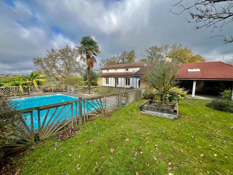 Propriété - 274 m² - 8 pièces